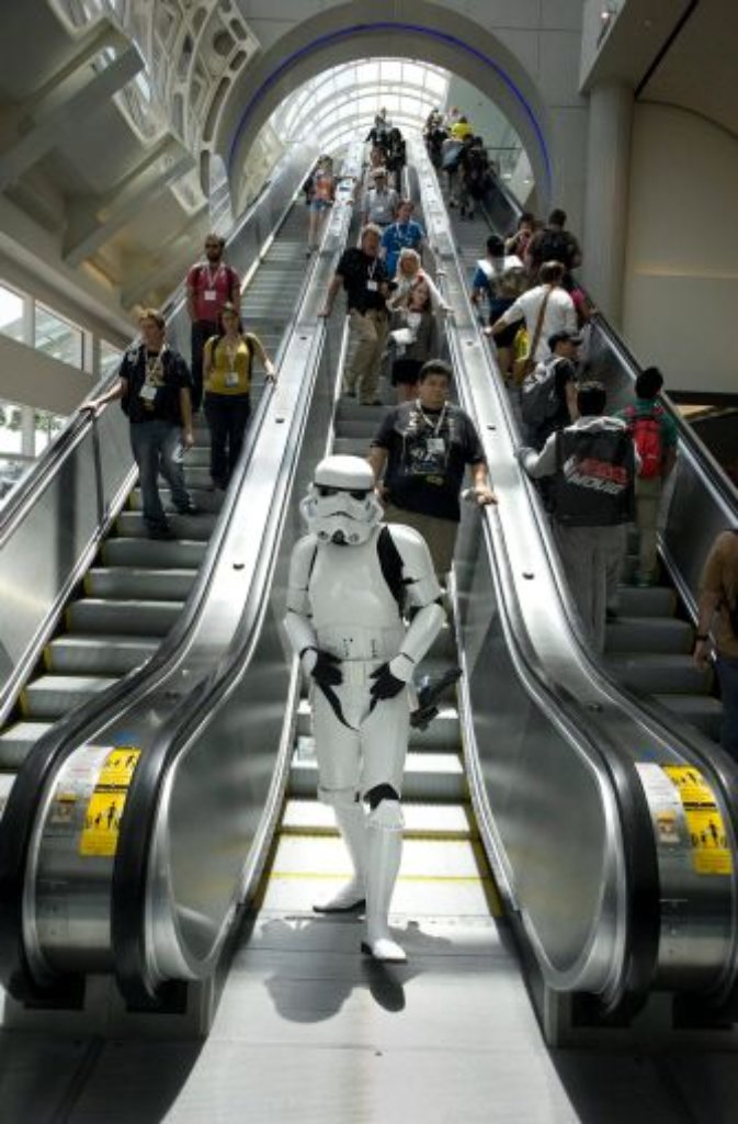 Ein Stormtrooper auf dem Messegelände in San Diego.