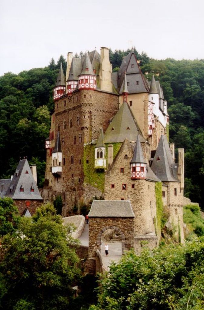 Burg Eltz: Der ehemalige Sitz der Herren von Eltz unweit der Mosel stammt aus dem zwölften Jahrhundert.