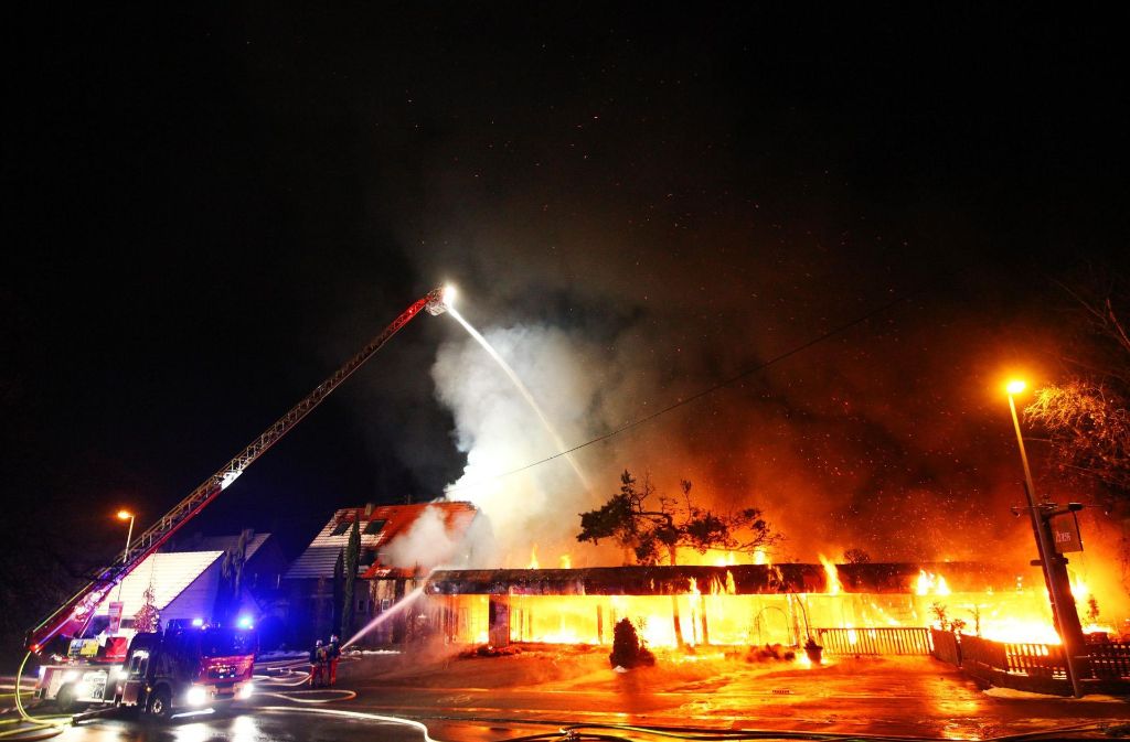 In Filderstadt-Sielmingen hat in der Nacht zum Montag eine Gärtnerei gebrannt.
