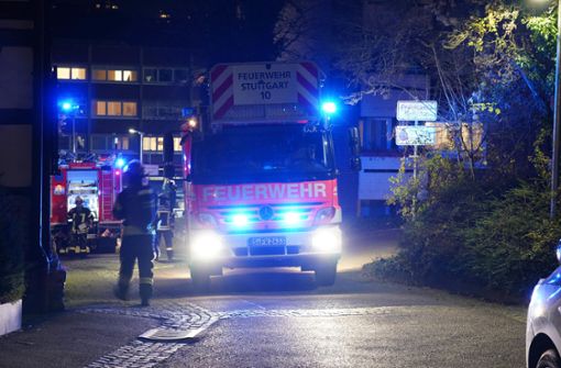 Die Feuerwehr war in Stuttgart-Münster bei einem Altenpflegeheim im Einsatz. Foto: Andreas Rosar Fotoagentur-Stuttg