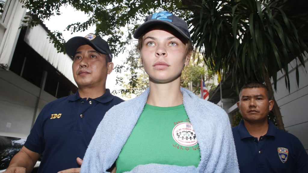  Ein weißrussisches Escort-Girl, das Beweismaterial über eine angebliche russische Einmischung in den US-Wahlkampf besitzen will, ist in Moskau aus der Untersuchungshaft entlassen worden. Sie war im vergangenen Jahr in Thailand festgenommen worden. 