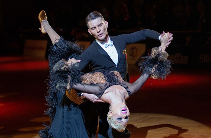 Tänzer aus Russland dominieren bei Standard-Professionals