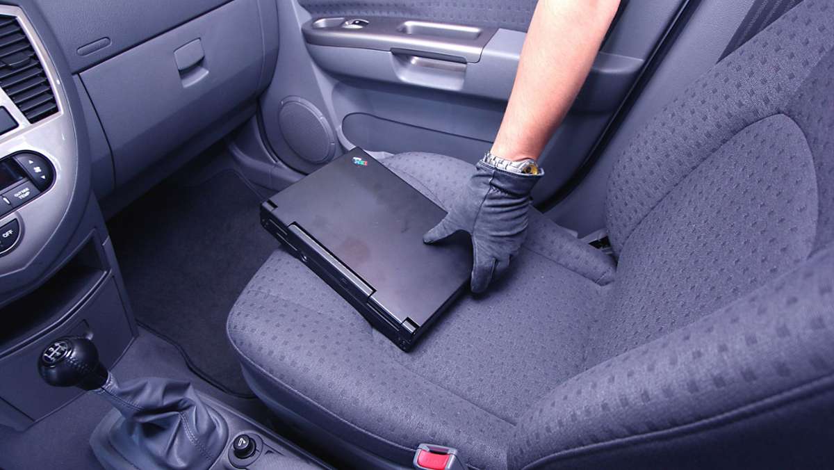 Stuttgarter Polizei sucht Zeugen: Hochwertige Laptops aus Auto gestohlen