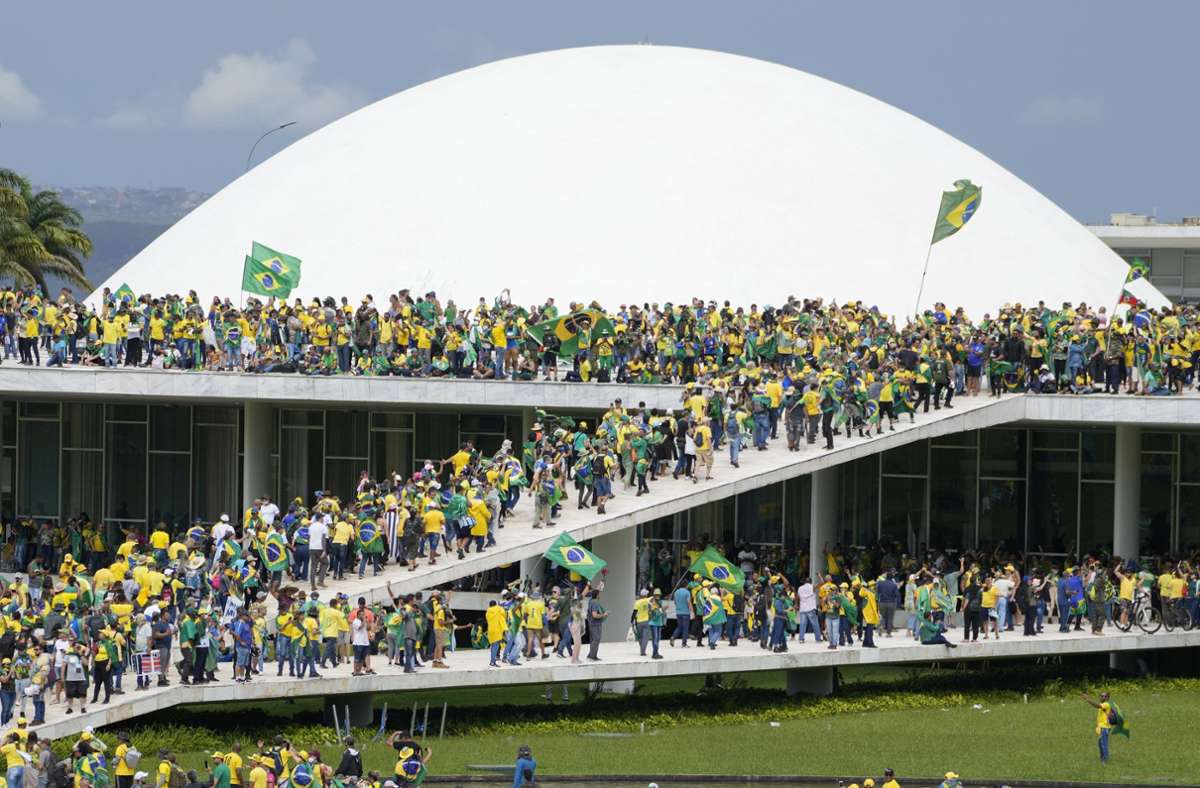 Die Anhänger Bolsonaros gelangten auch auf das Dach des Gebäudes.