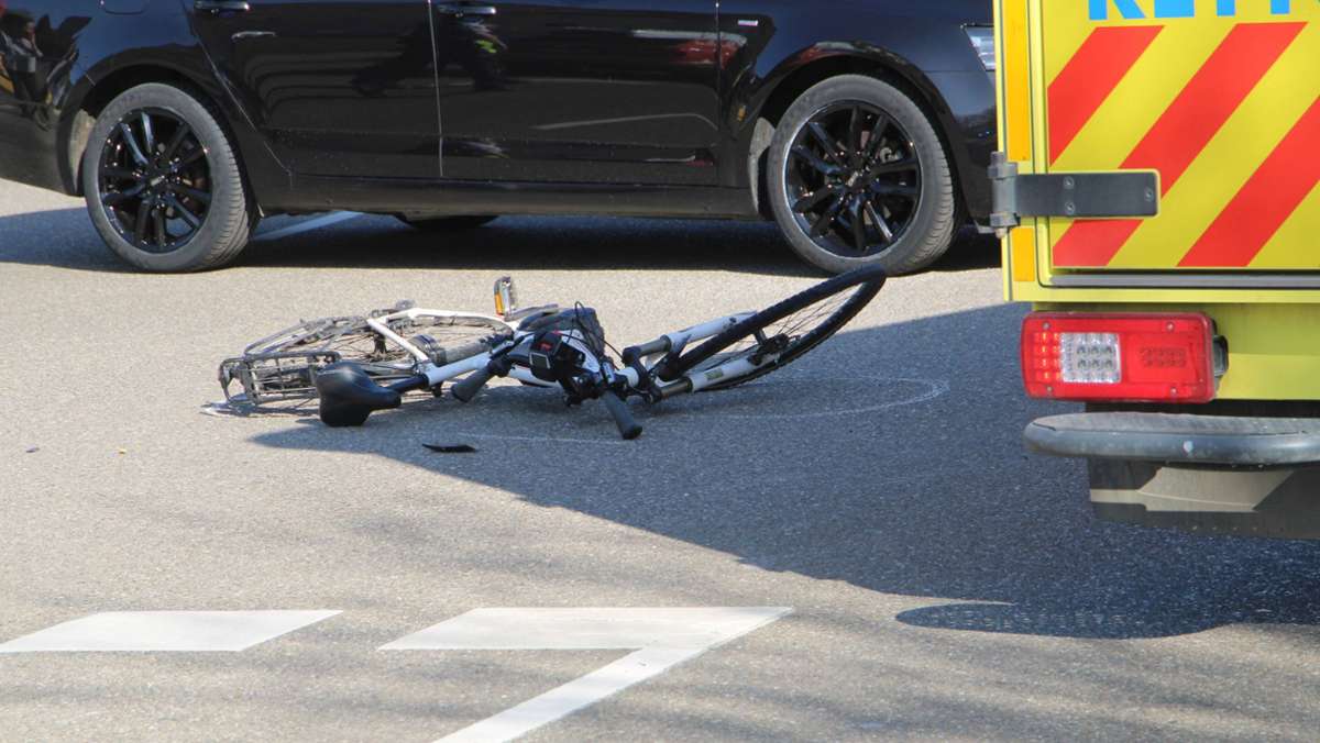 Betzfeld im Hohenlohekreis: 83-Jähriger auf E-Bike stirbt nach Zusammenstoß mit Auto