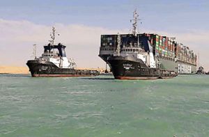 Piraten könnten aus dem Schiffsunfall im Suez-Kanal lernen