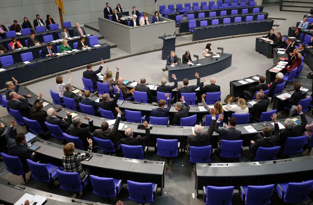Der Bundestag wird am Freitagmorgen über die Homo-Ehe abstimmen. (Symbolfoto) Foto: dpa