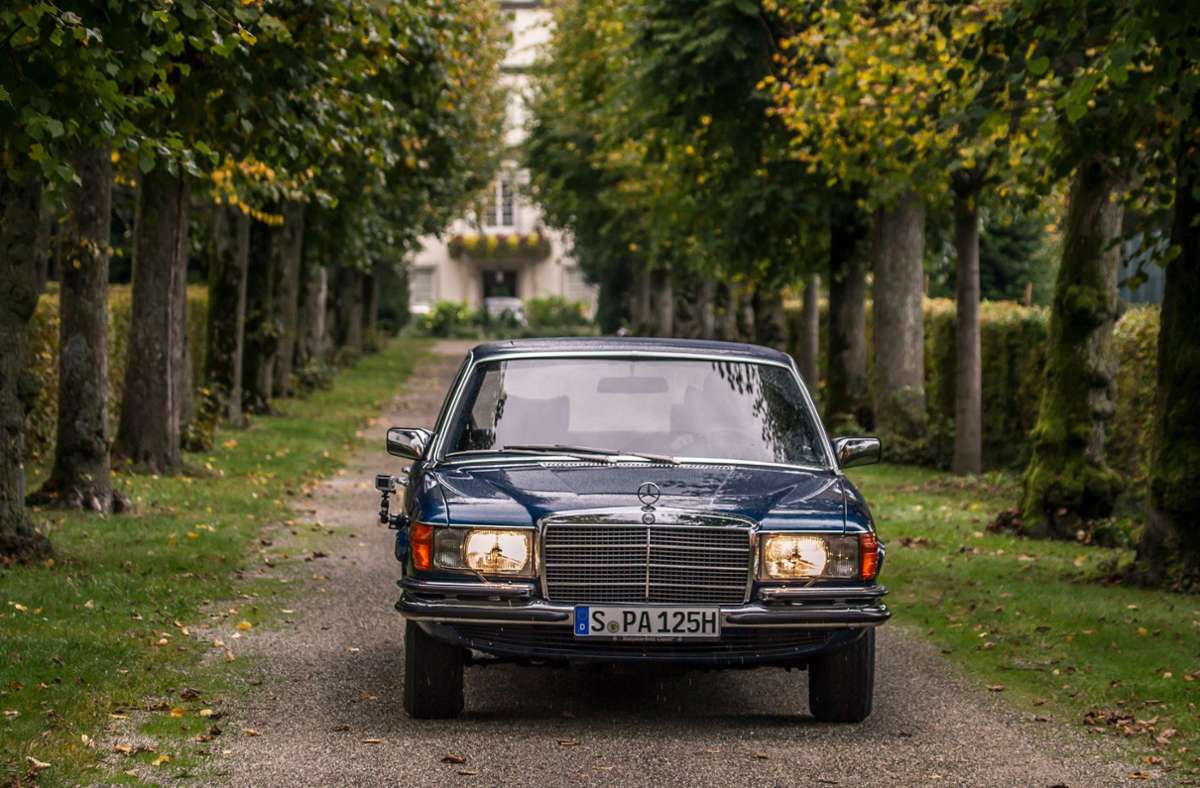 Die erste offizielle S-Klasse von Mercedes aus dem Jahr 1972. Daraufhin folgt eine Erfolgsgeschichte des Stuttgarter Autobauers für das Segment der Oberklasse.