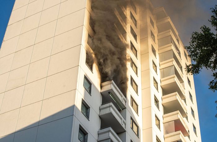 Brand in Hochhaus in Stuttgart-Vaihingen: Gebäude muss evakuiert werden – vier Verletzte