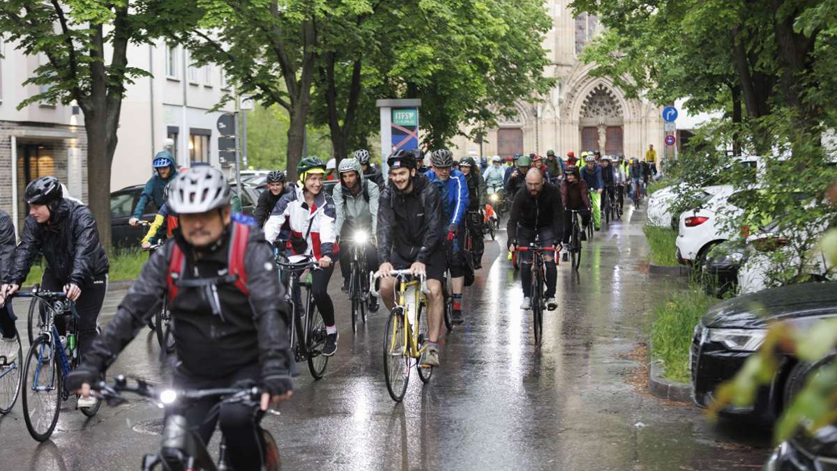 Critical Mass in Stuttgart: Knapp 550 Radfahrer unterwegs durch die Stadt