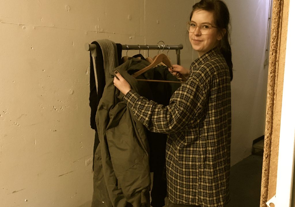 Jenny from the Club bei den letzten Vorbereitungen: Diese vergessenen Jacken sollen einen neuen Besitzer finden.