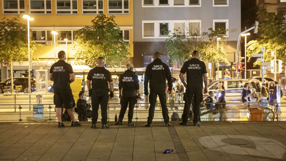  Nachts darf man sich fortan wieder am Marienplatz und am Feuersee aufhalten. Das hat die Stadt Stuttgart bestätigt. Die Polizei hätte es lieber anders gehabt. 