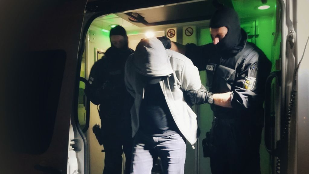 Razzia in Nord- und Ostdeutschland: 800 Polizisten gehen gegen Schleuserbande vor