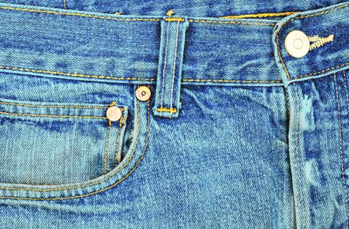 Die traditionelle Blaufärbung von Jeans belastet die Umwelt.Foto: Fotolia Foto:  