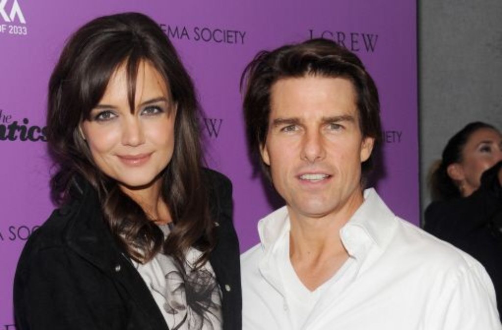 Zerbrach ihre Liebe an Scientology? Im Juni geben Katie Holmes und Tom Cruise bekannt, dass sie nach sechs Jahren Ehe getrennte Wege gehen. Die Scheidung erfolgt im Eiltempo, der Rosenkrieg um Tochter Suri bleibt aus.