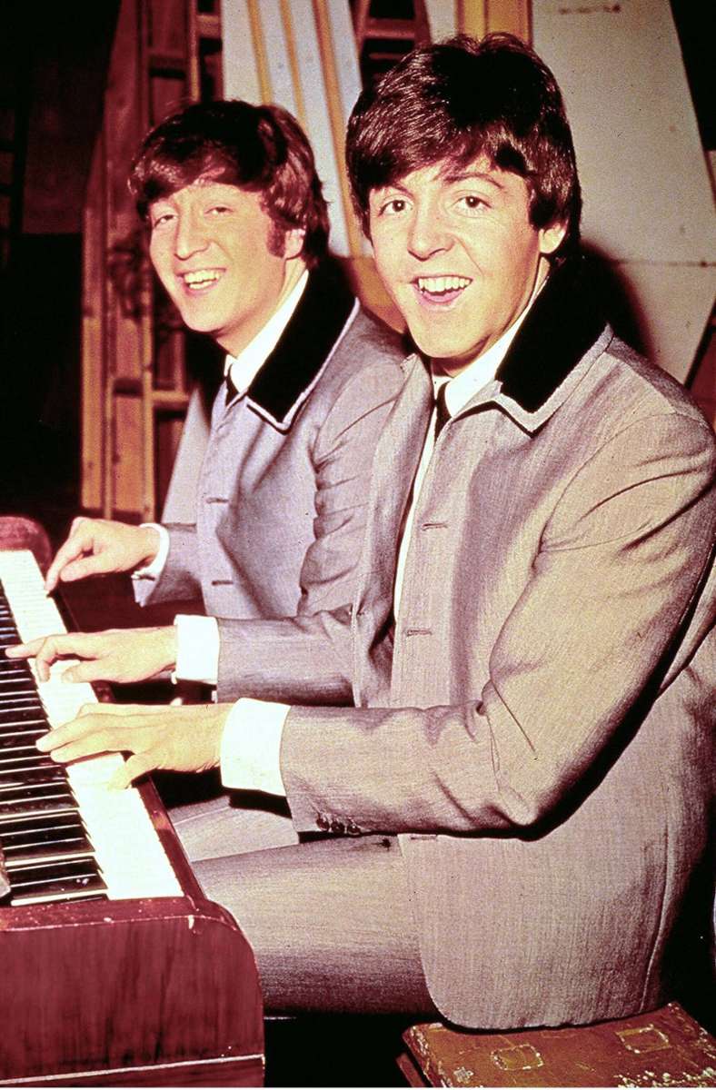 1963: Paul McCartney (rechts) mit John Lennon