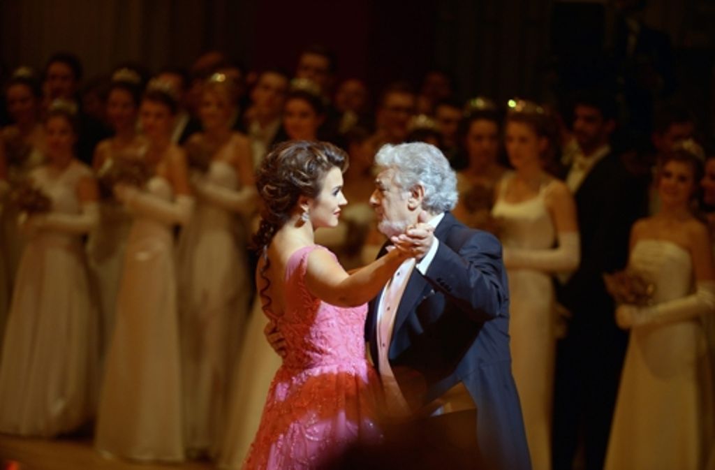 Die russische Opernsängerin Olga Peretyatko und Tenor Jose Carreras beim Eröffnungswalzer.