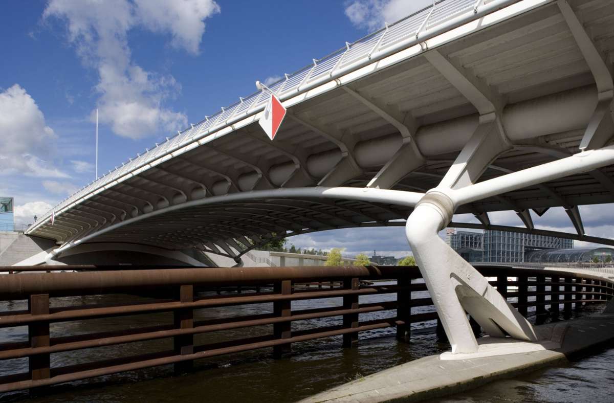 Kronprinzenbrücke in Berlin: Wie bei allen seinen Bauten macht Calatrava den Kraftfluss sichtbar.