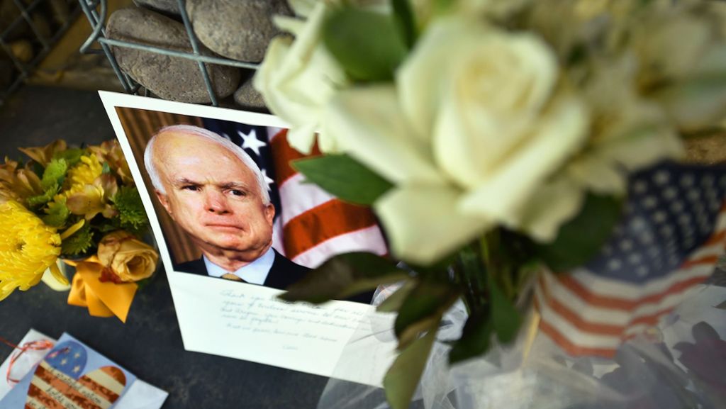 Tod von John McCain: Golfen statt Beileidsbekundung