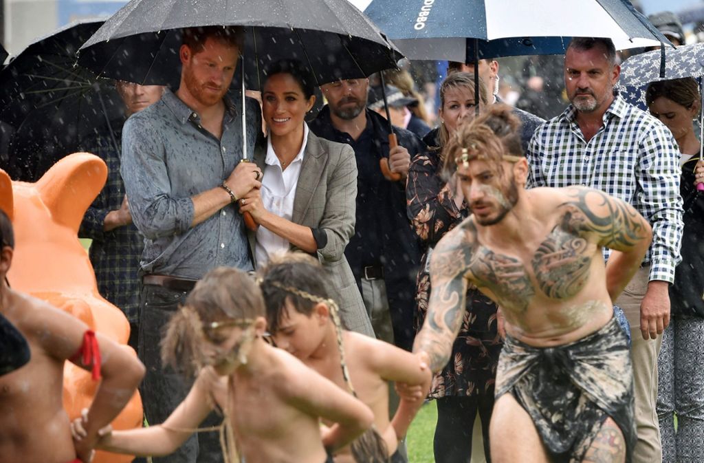 Im Victoria Park schauten sich die beiden bei strömendem Regen eine Vorführung der Aborigines an.