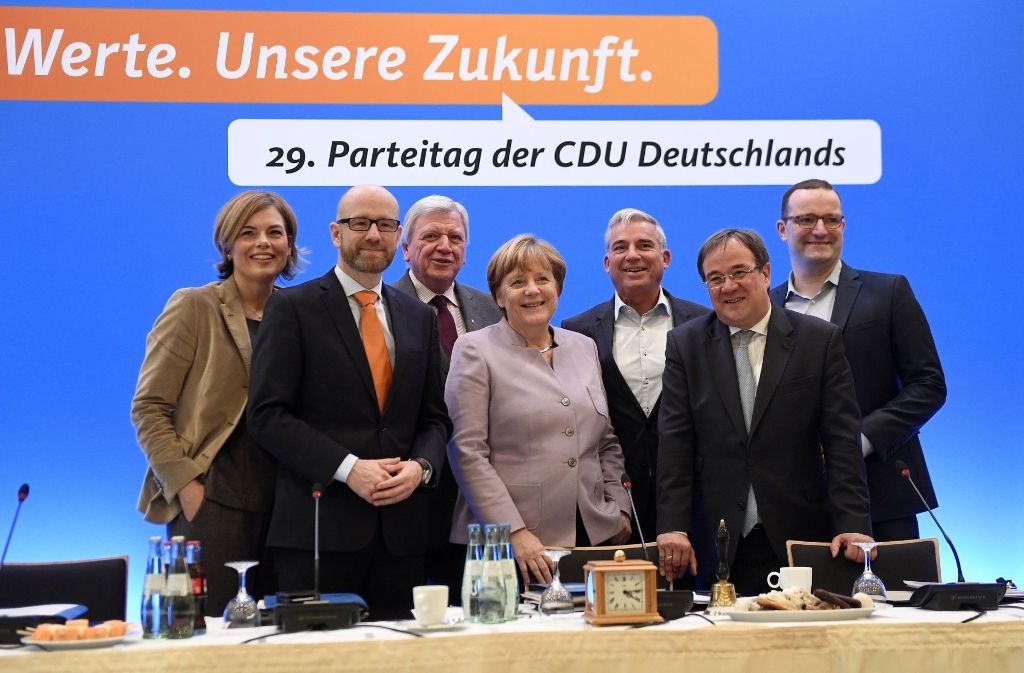 Fototermin mit Kanzlerin vor dem Beginn des Parteitags in Essen. Foto: AP