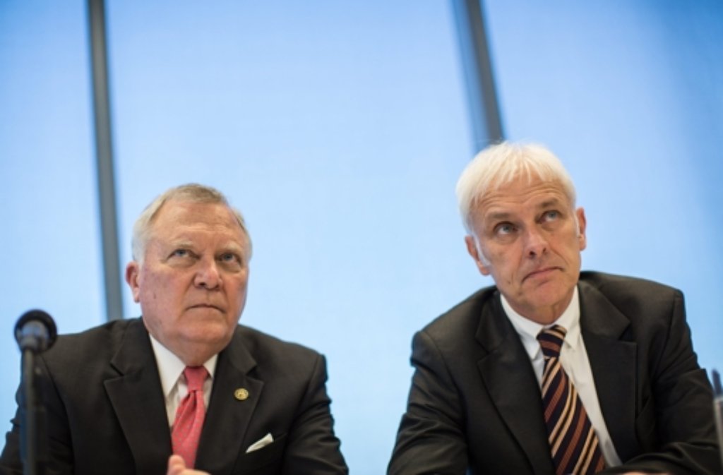 Der Gouverneur von Atlanta, Nathan Deal (links) und Porsche-Chef Matthias Muller