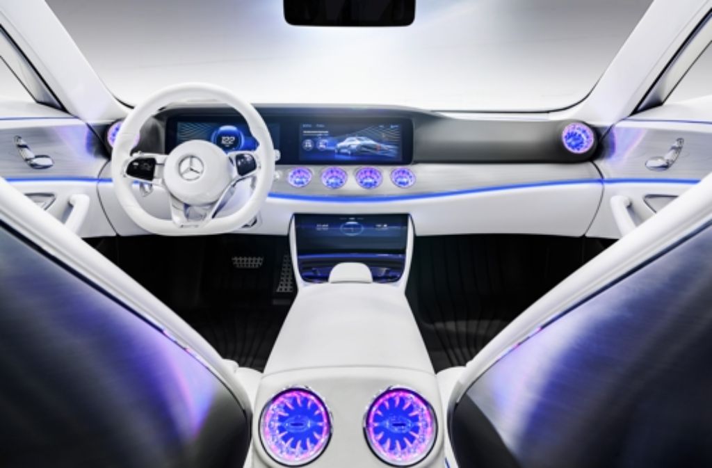 Das Interieur des Mercedes Concept Cars mit touchbasierter Bedienung.