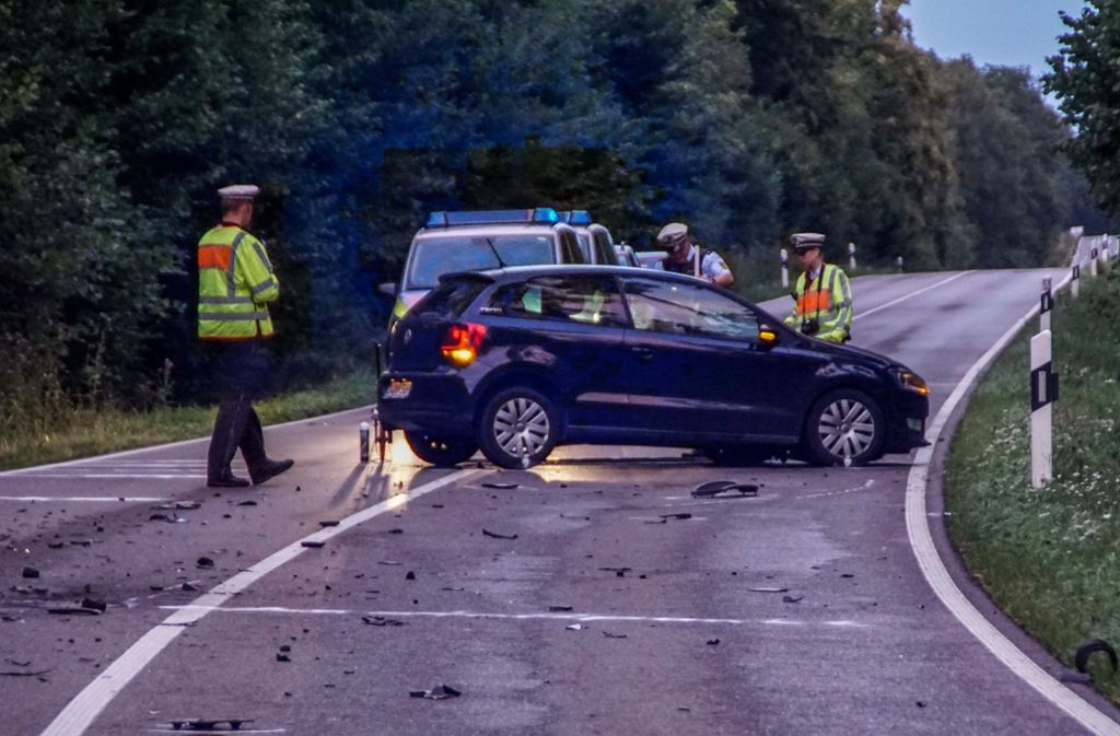 Der Polo-Fahrer wurde beim Zusammenstoß schwer verletzt, der Insasse im Dacia kam mit dem Schrecken davon.