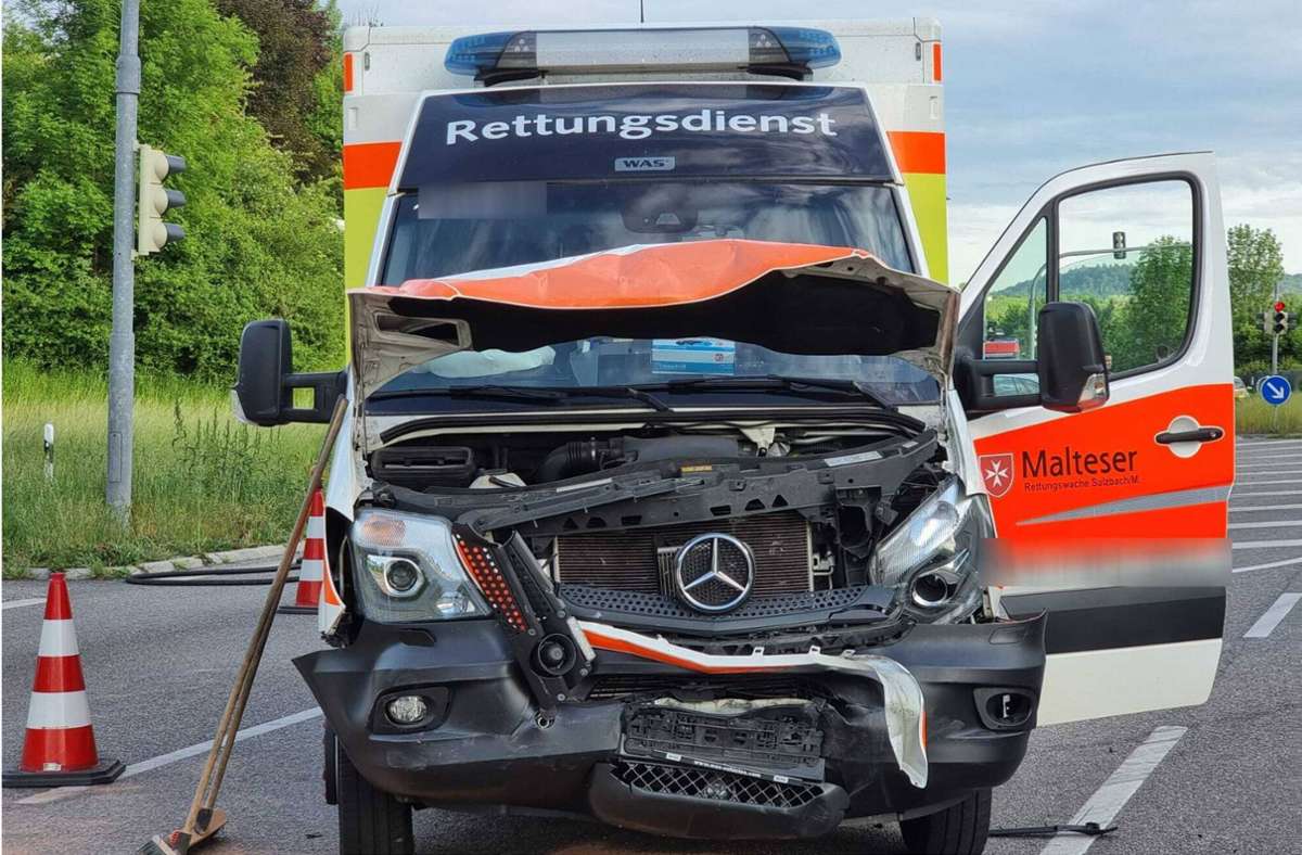 Der Rettungswagen war in einen Unfall bei Weinsberg verwickelt. Foto: 7aktuell.de/ Hessenauer/7aktuell.de | Hessenauer