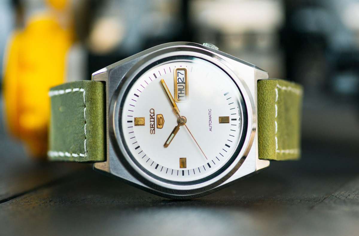 Die Seiko 5 gibt es in zahlreichen Varianten. Vintage-Uhren aus Japan sind bei manchen Sammlern begehrt, die bekanntesten Marken sind Seiko, Casio, Citizen und Orient.