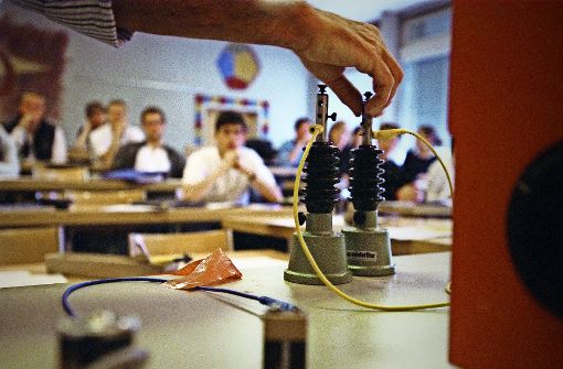 Physikunterricht an einer Schweizer Schule Foto: laif