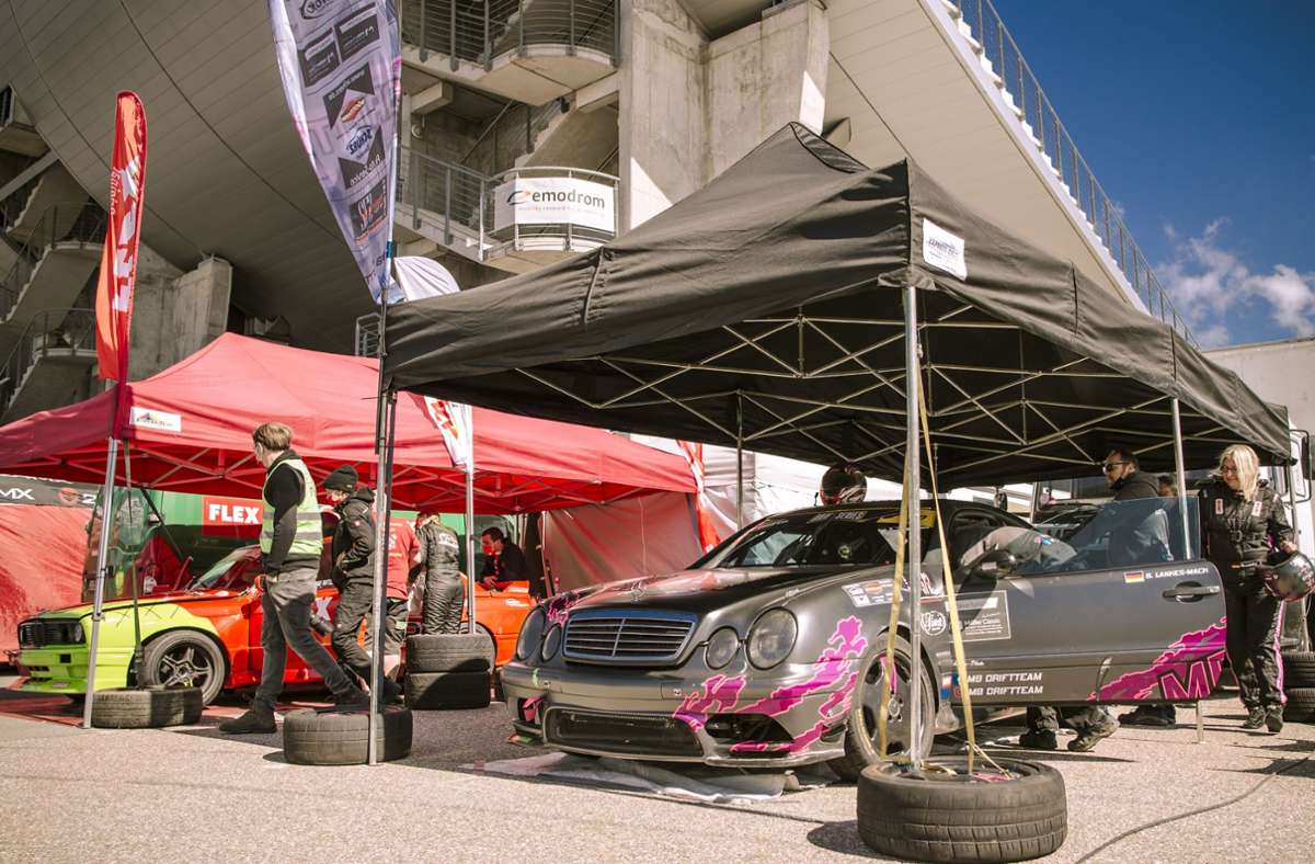 Steht irgendwo eine Drift-Veranstaltung an, bauen die beiden Frauen aus der Region Stuttgart ihre Fahrerlager immer nebeneinander auf – so wie hier am Hockenheimring.
