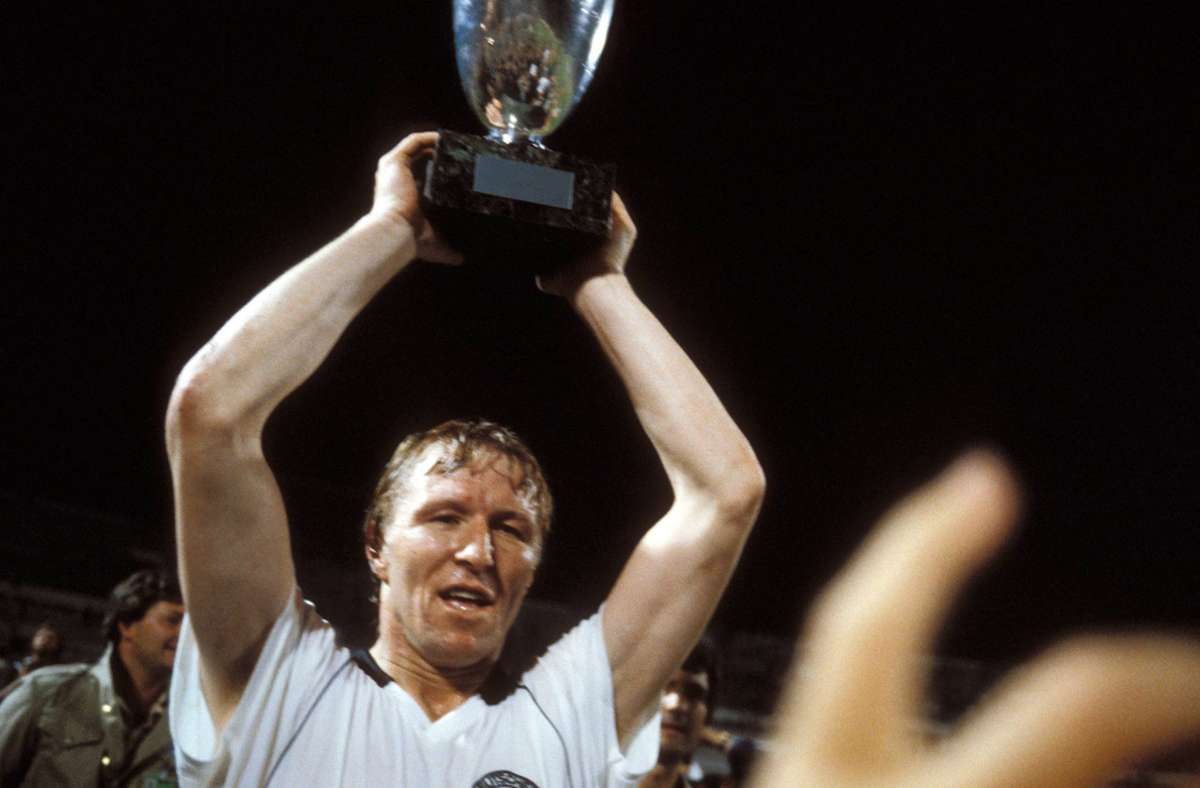 Der EM-Triumph 1980 in Italien war der Höhepunkt von Horst Hrubesch – im Endspiel gegen Belgien (2:1) hatte das „Kopfballungeheuer“ beide deutschen Tore erzielt. Bei der anschließenden WM in Spanien wurde er Vizeweltmeister und beendete anschließend seine Nationalmannschaftskarriere.