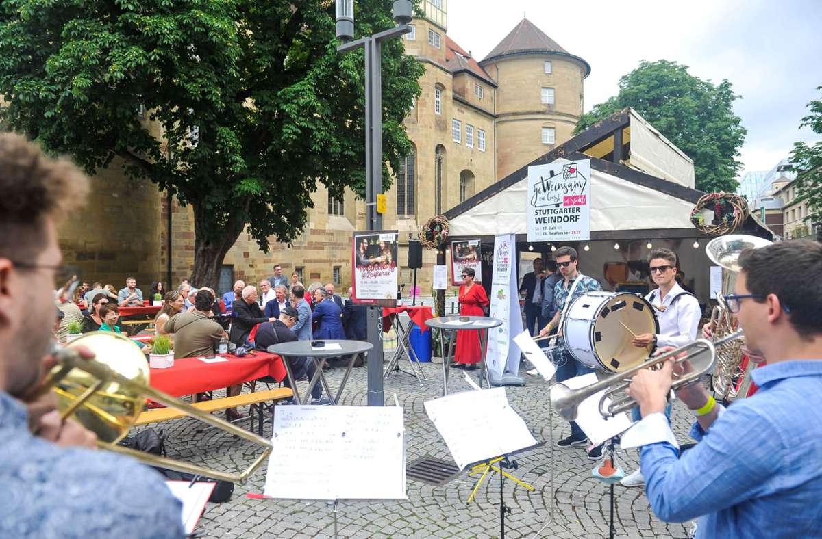 Das Weindorf 2021 beseht aus der Original-Laube von 1978, die auf dem Schillerplatz donnerstags bis donnerstags von verschiedenen Winzern bespielt wird.