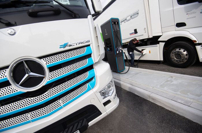 Erstnotiz Börsengang: Daimler-Truck-Aktie startet zum Preis von 28 Euro