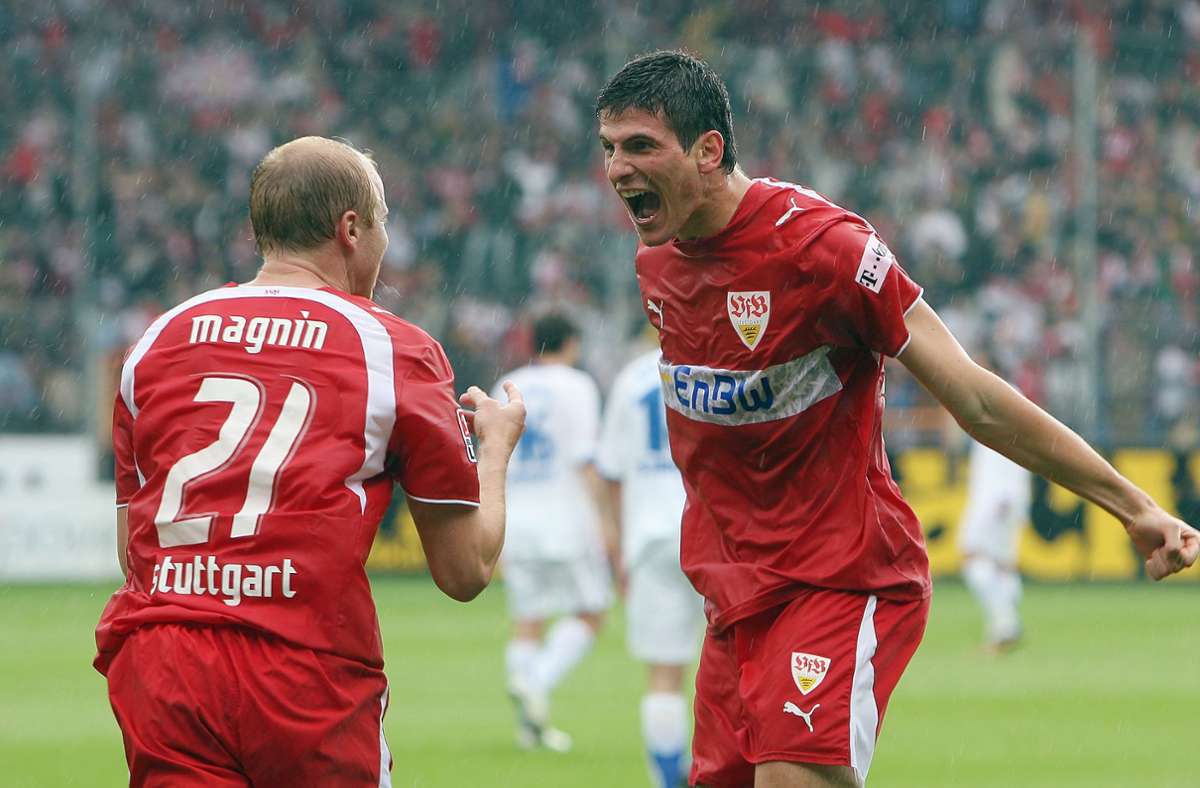 Mario Gomez (neben Ludovic Magnin) war besonders in seiner ersten Zeit beim VfB Mitte der Nuller Jahre ein Torgarant bei den Schwaben.