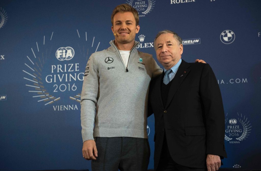 Motorsportweltverbandschef Jean Todt hat den zurückgetretenen Formel-1-Weltmeister Nico Rosberg für seinen Mut gelobt. „Ich war sehr überrascht so wie jeder, aber Nico hat über das gesamte Jahr bewiesen, dass er ungeheuer mutig ist. Ich denke, er hat fünf oder sechs der härtesten Runden seines Lebens im letzten Rennen der Weltmeisterschaft absolviert“, sagte der Franzose am Freitag bei der Saisonabschluss-Gala des Motorsportweltverbands FIA in Wien. „Ich möchte ihm vielfach gratulieren und viel Glück für die Zukunft wünschen.“