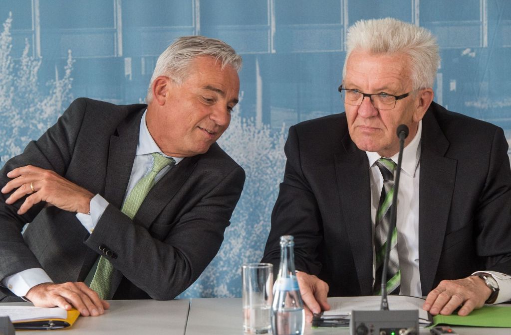 Thomas Strobl (CDU) und Winfried Kretschmann (Grüne): Die grün-schwarze Landesregierung hat sich auf Ausgaben-Schwerpunkte für den Doppeletat 2018/2019 geeinigt. Foto: dpa