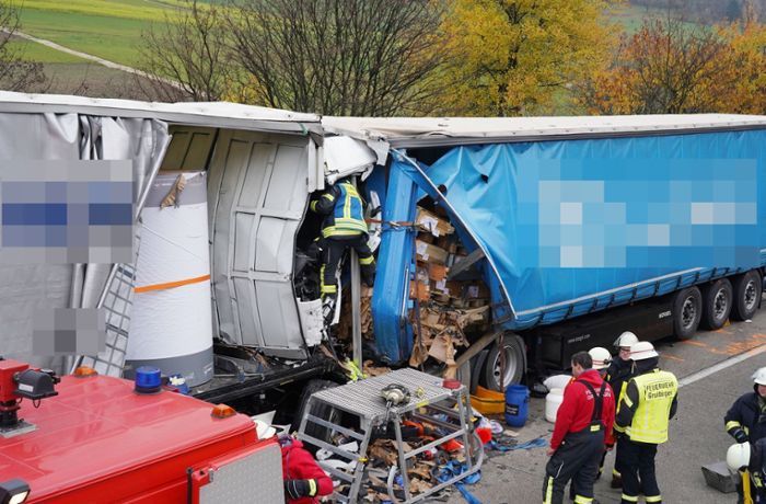 Stau auf A8 bei Gruibingen: Ein Toter nach Auffahrunfall –  Darum sind Lkw-Fahrer gefährdet