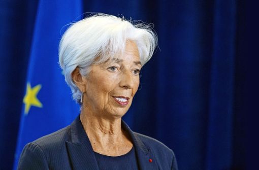 Nach mehreren anderen Notenbankern hat sich auch EZB-Präsidentin Christine Lagarde für eine baldige Zinserhöhung ausgesprochen. Foto: dpa//Boris Roessler