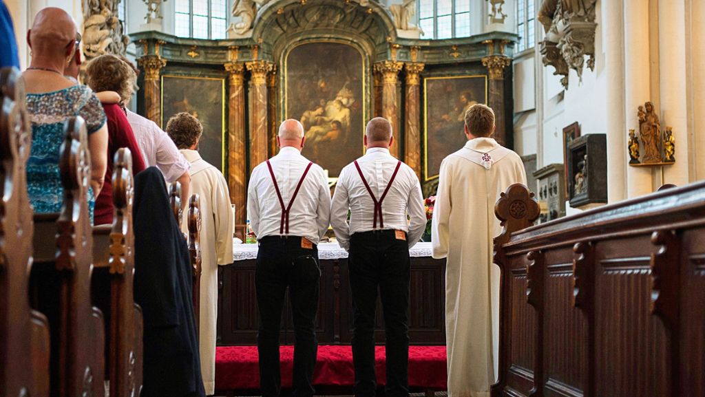 Homo-Ehe in Kirche: 170 Gemeinden wollen Homopaare segnen