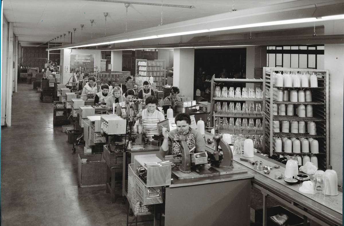 Und ein Blick in die Fabrik in den 1950ern.
