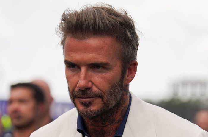 Auch David Beckham steht für  Queen-Sarg in der Schlange