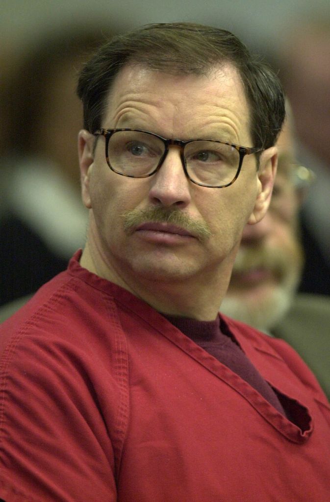 Gary Rigdway, ein Serienmörder aus der US-Metropole Seattle, wurde als „Green River Killer“ bekannt. 2003 wurde er wegen Mordes an 48 Prostituierten zu lebenslanger Haft verurteilt. Inzwischen hat er den 49. Mord gestanden.