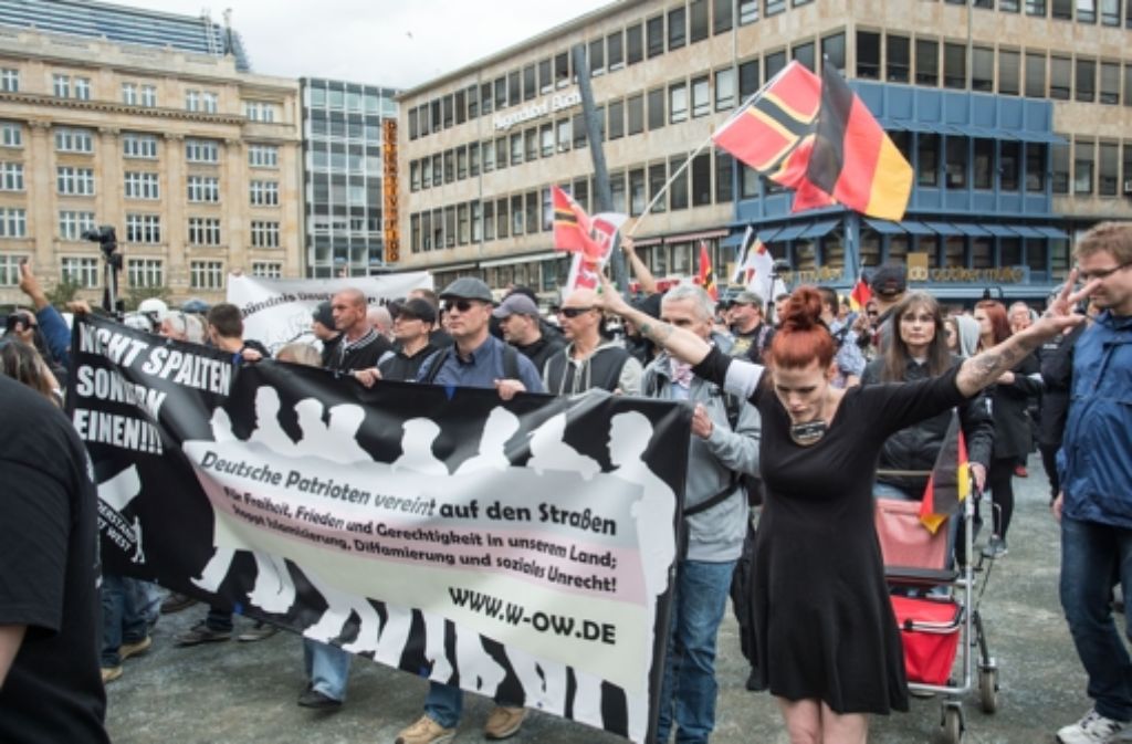 Die Initiative „Widerstand Ost/West“ hat in Frankfurt demonstriert.