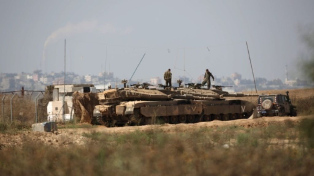  Mit Flugblättern und Telefonanrufen hat die israelische Armee mehr als 250.000 Menschen zur Flucht aus dem nördlichen Gazastreifen aufgerufen. Der Nahost-Konflikt spitzt sich damit immer weiter zu. 