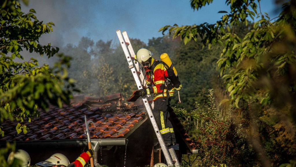Brandstiftung im Kreis Esslingen: Huhn stirbt im Feuer – weiteres Tier verletzt