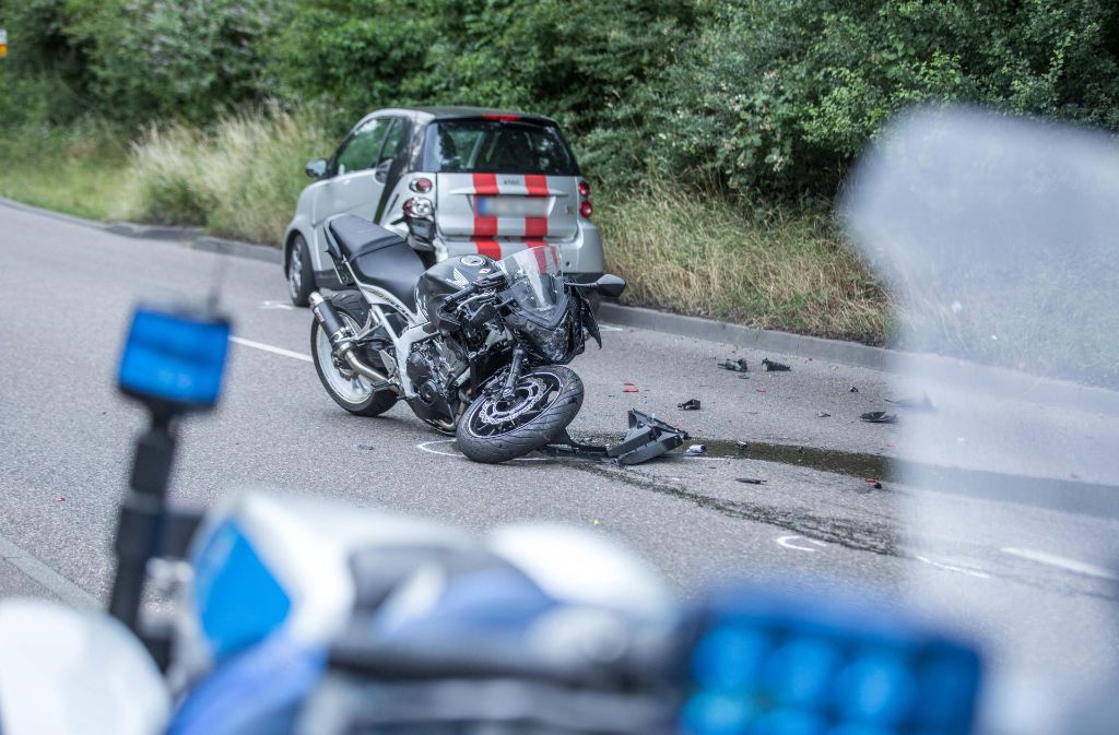 Bei dem schweren Motorrad-Unfall wurde ein 21-Jähriger schwer verletzt.