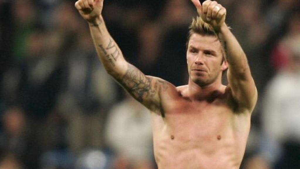  Am Sonntag erst hatte David Beckham mit Paris Saint-Germain einen weiteren Titel gefeiert. Jetzt sagt der schillernde Engländer Goodbye. Nach gut 20 Jahren hängt er die Fußballschuhe an den Nagel. 