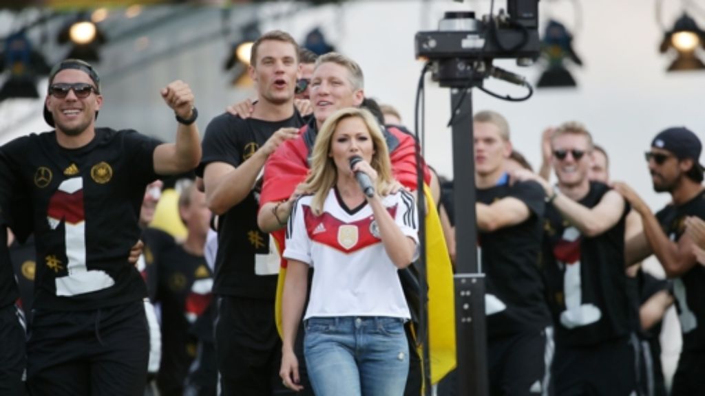 Empfang auf der Fanmeile: Helene Fischer singt - und die DFB-Elf rastet aus